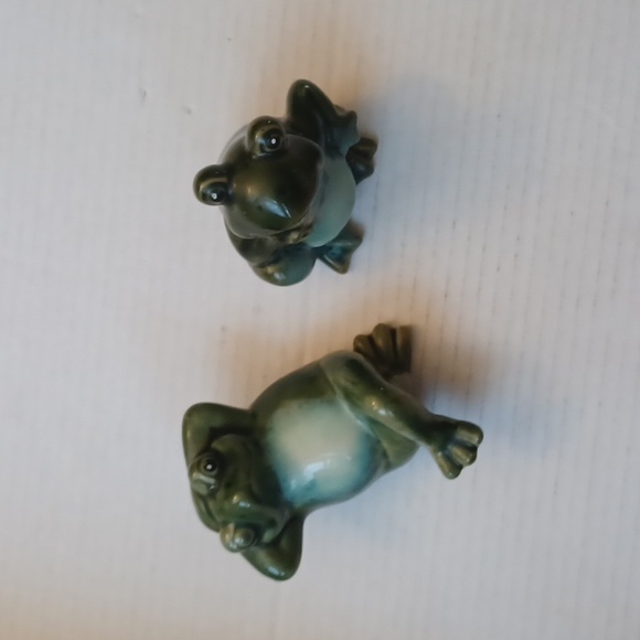 4/$40 Two Frog Figurines - Picture 3 of 4